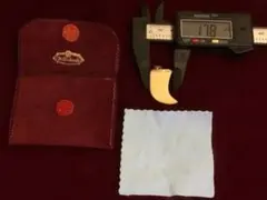 ペンダントトップ　モチーフ牙のような形のペンダントトップ　レトロペンダントトップ