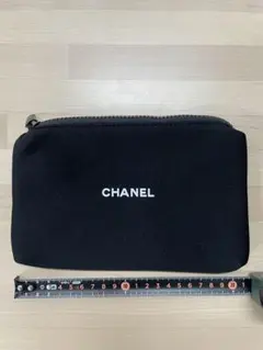 新品CHANEL ブラック ノベルティコスメポーチ　小物入れのサムネイル