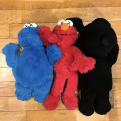 ユニクロ　KAWS すヌーピー、セサミストリート　ぬいぐるみのサムネイル