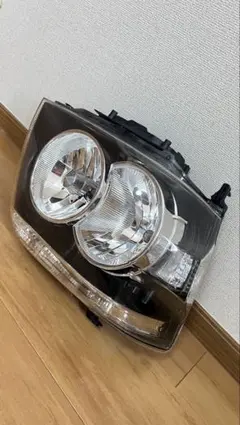 アトレーワゴン S321G. ヘッドライト 本体 自動車用パーツのサムネイル