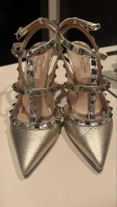 VALENTINO ロックスタッズパンプス ゴールド