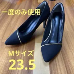 黒のポインテッドトゥハイヒール
