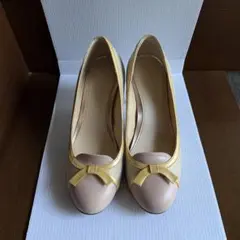 リボン付きベージュゴールドパンプス 23.5cmのサムネイル