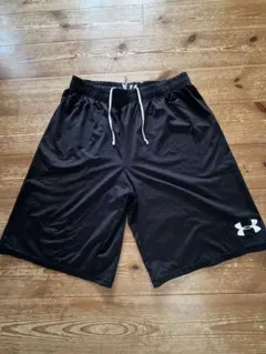 Under Armour 黒 ショートパンツ