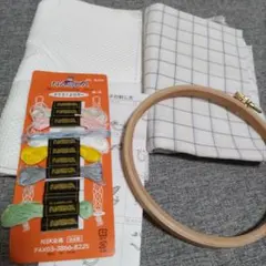 刺繍用木製枠とDMC布、NSKA糸セット