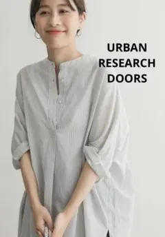 美品　URBAN RESEARCH DOORS　ストライプドルマンシャツ　グレー