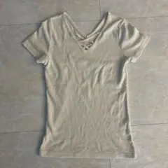 ライトベージュ Vネック Tシャツ 半袖