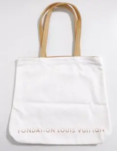 FONDATION LOUIS VUITTON Paris トートバッグ➕鉛筆 - メルカリ