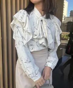 美品 ナイスクラップ NICE CLAUP 線画花柄ボウタイブラウス