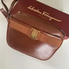 フェラガモ　ヴァラリボン　ブラウン　茶　レザー　ショルダーバッグ