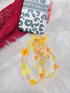 ハンドメイド 花と星の携帯ストラップ　オレンジ　黄色　ビーズストラップ　推し活
