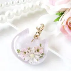 ハンドメイド　レジン　ドライフラワー　めじるしチャーム　猫　大人かわいい　ピンク ハンドメイド レジン ドライフラワー めじるしチャーム 猫 大人