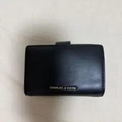 CHARLES & KEITH 二つ折り財布 ブラックのサムネイル
