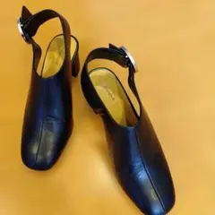 CHEMBUR バックストラップ パンプス ブラックのサムネイル