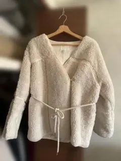 H＆Mクリーム色 ボアジャケット Vネック