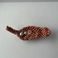 ハンドメイド 赤と金のストライプ ブローチ