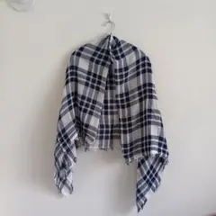 ネイビーとホワイトのチェックストール大判