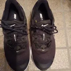 Nike Renew 黒 スニーカー