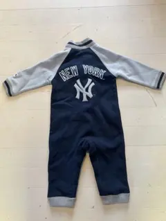 new york ヤンキース　フリースロンパース