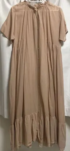 今季✨ビアズリー　リネンギャザーワンピース　ベージュ 今季✨ビアズリー リネンギャザーワンピース ベージュ - メルカリ