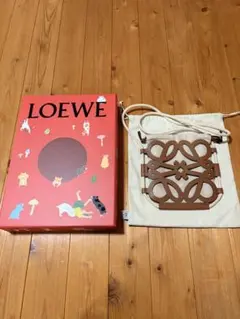 LOEWE カットアウトデザイン ショルダーバッグ