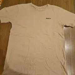 ビ*ン様 RVCA ベージュ Tシャツ バックプリントのサムネイル