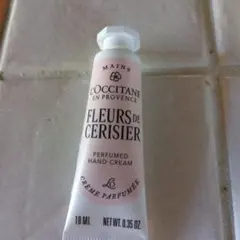 L'Occitane Fleurs de Cerisier ハンドクリーム