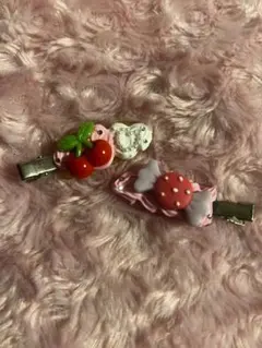いちごモチーフ ヘアクリップ 2個セット