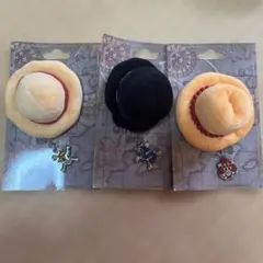 ワンピースタワー　帽子マスコットピン（チャーム付き）　エース　サボ　ルフィ