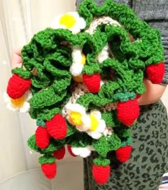 いちご畑の縁フリルブランケット　95センチ　ひざ掛け　いちご　ハンドメイド