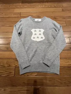 AKM グレー 星刺繍 クルーネックニット