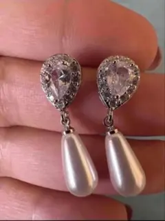 エレガントなドロップピアス