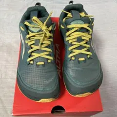 アルトラ アウトドアシューズ