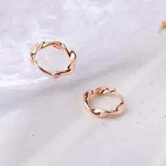 137 ピアス ピンクゴールド ツイスト フープ ねじれ 韓国 新品 ステンレス