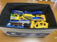 プラレールトと車両セット、収納ボックス付き