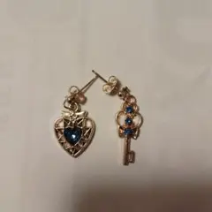 ハート型と鍵型のピアス