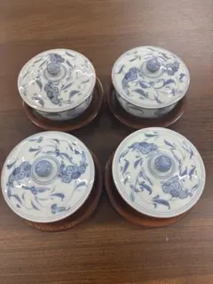 青い花柄の湯飲み4個セット