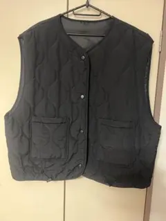 新品　サラッと張り感素材　キルティング　ベスト　黒　　L