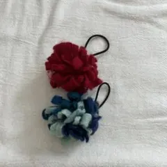 フリース素材 赤と青の花形ヘアゴム 2個セット