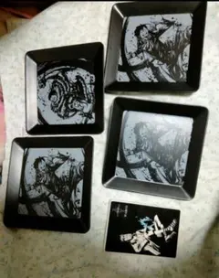 ワンピース　キャラクターイラスト付き皿4枚、プレート１枚セット