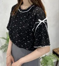 クティール　花柄 半袖Tシャツ 黒のサムネイル