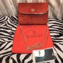 ビンテージGUCCI 赤 スエード ミニショルダーゴールドチェーン（ミラーつき）