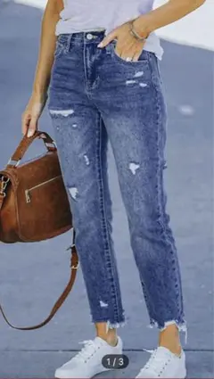 ダメージジーンズ