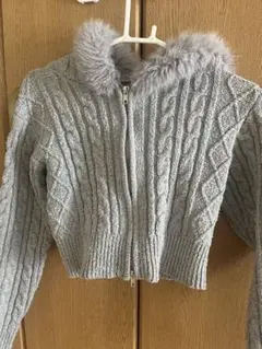 1/20処分グレー ケーブル編み ファー付き セーター