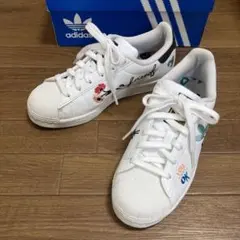Adidas スーパースター　スニーカー ホワイト 花柄 デザイン　レディース