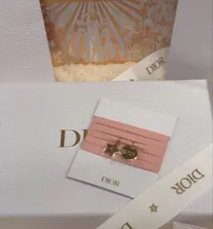 新品DIOR ディオールノベルティ チャーム付き紐ブレスレットピンクブレスレットのサムネイル