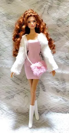 ファッションロイヤリティ似　スーパーモデルドール　アウトフィット付き