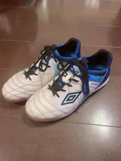 Umbro フットサルシューズ ホワイト/ブルー