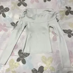 オフショルトップス