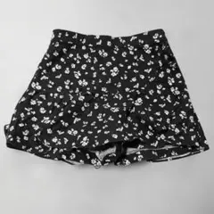 美品✨️ ZARA 花柄 キュロットスカート ブラック ミニ丈 Sサイズのサムネイル